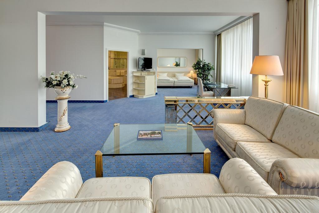 Hotel La Strada Kassel Exteriör bild